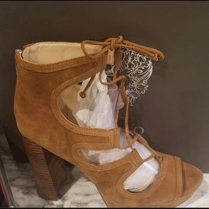 Vince Camuto Kamaye suede lace up pump NWOT sz10